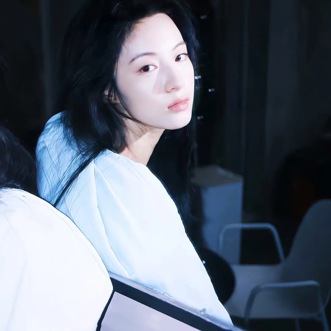 神秘女魔王